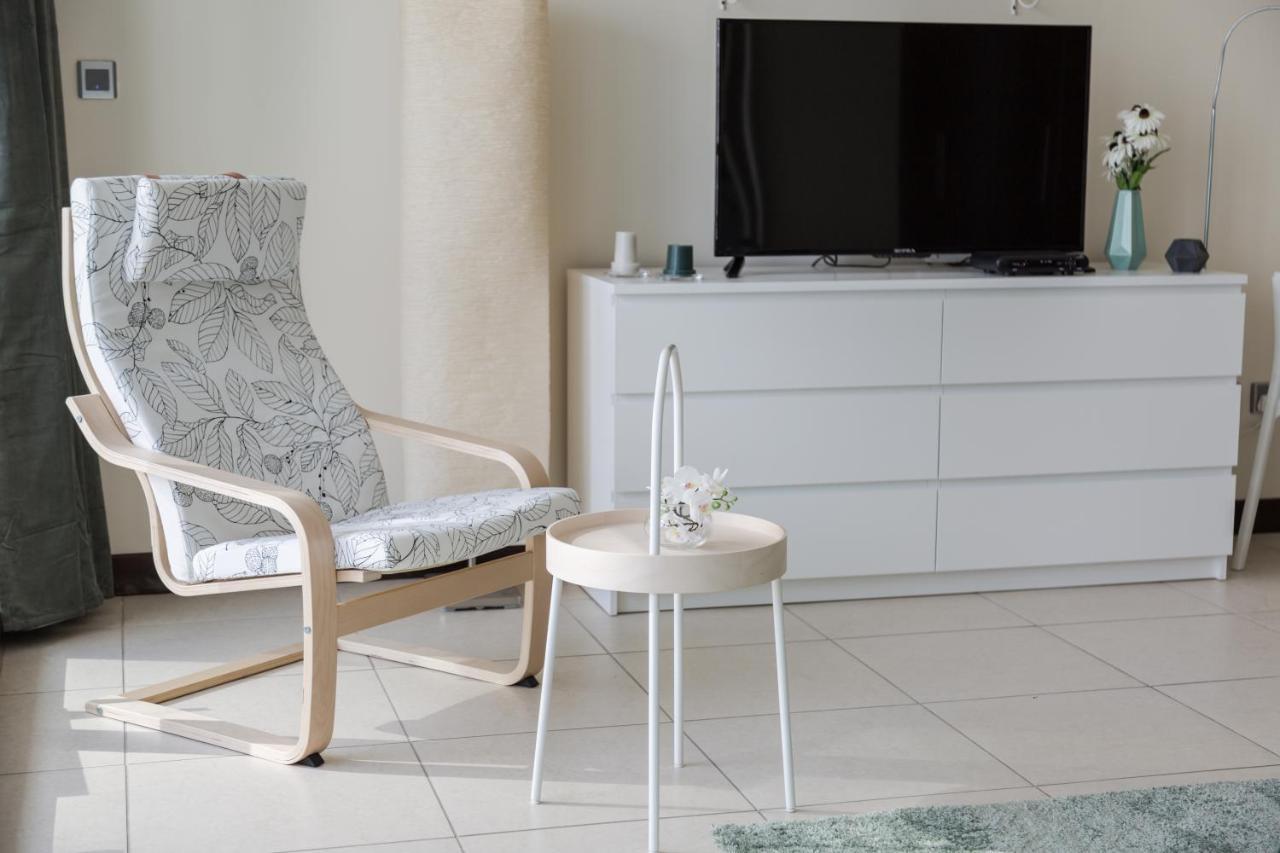 Higuests - Cozy Studio With Panoramic Views On The Lake Apartment Dubai Exterior photo